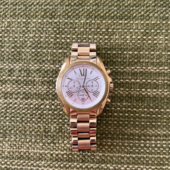 Michael Kors large face Gold watch - Picture 2 of 7